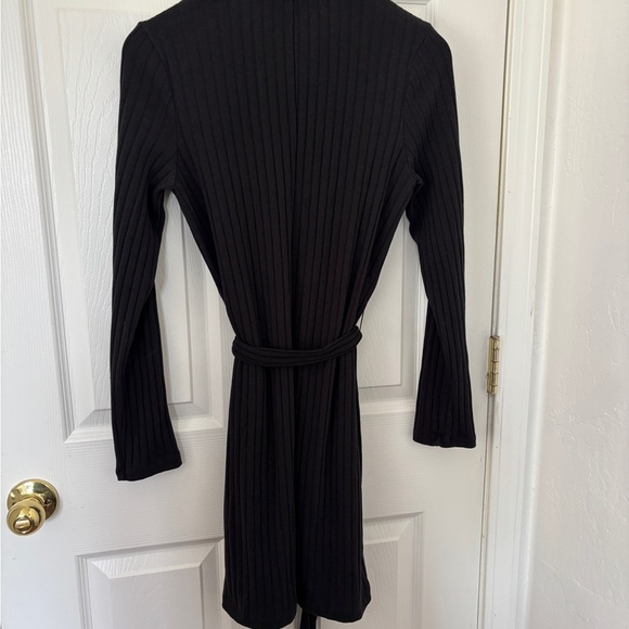 Adorable Collared Black Old Navy Sweater Dress Size Medium - Picture 3 of 4